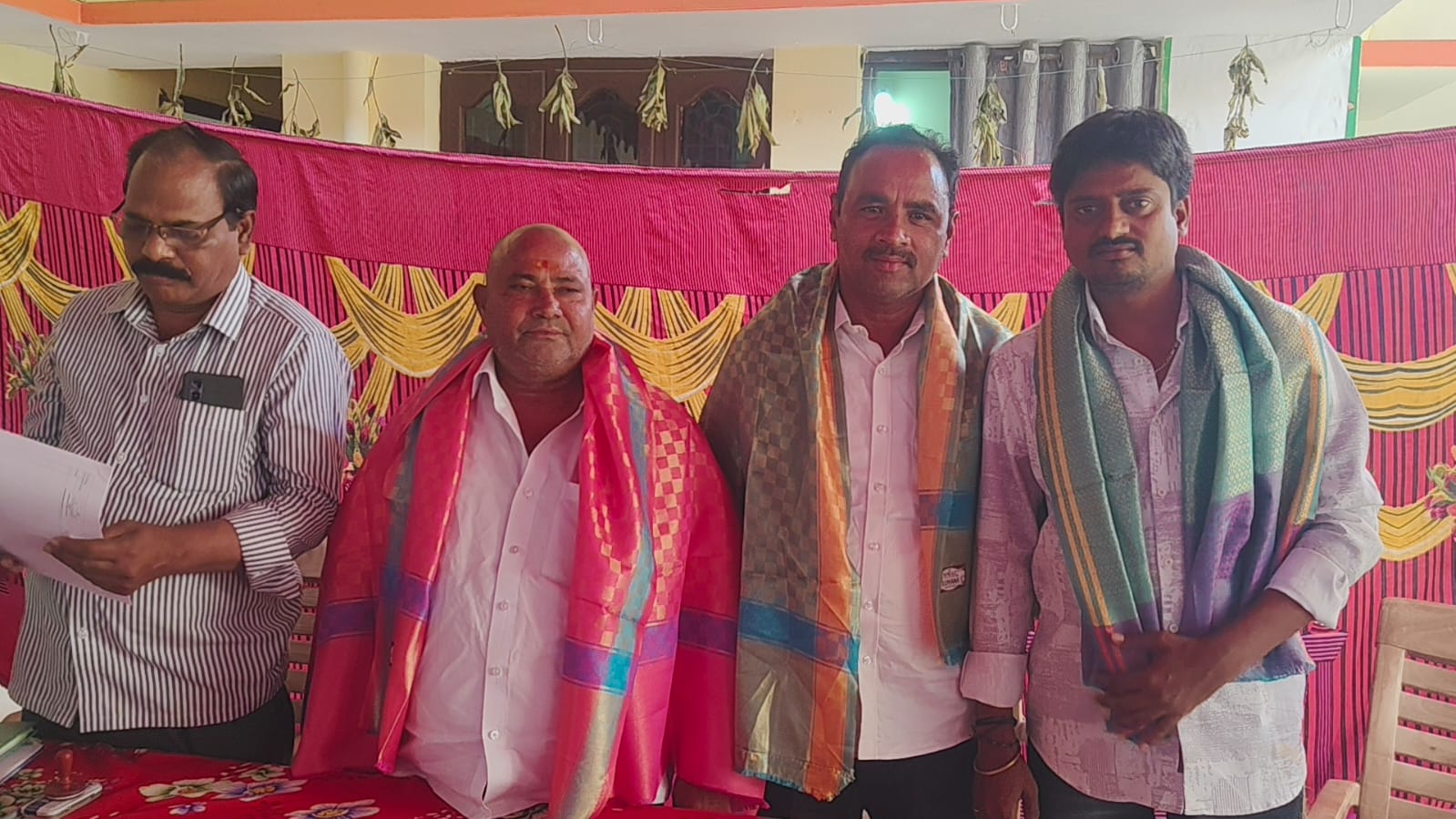 సన్మానించిన సర్పంచ్, ఉప సర్పంచ్ మరియు ఈవో...