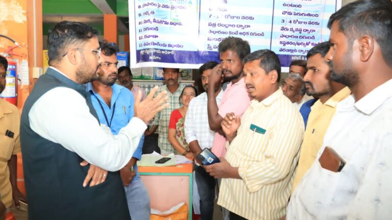 బచ్చన్నపేటలో ఎరువుల దుకాణాల తనిఖీ