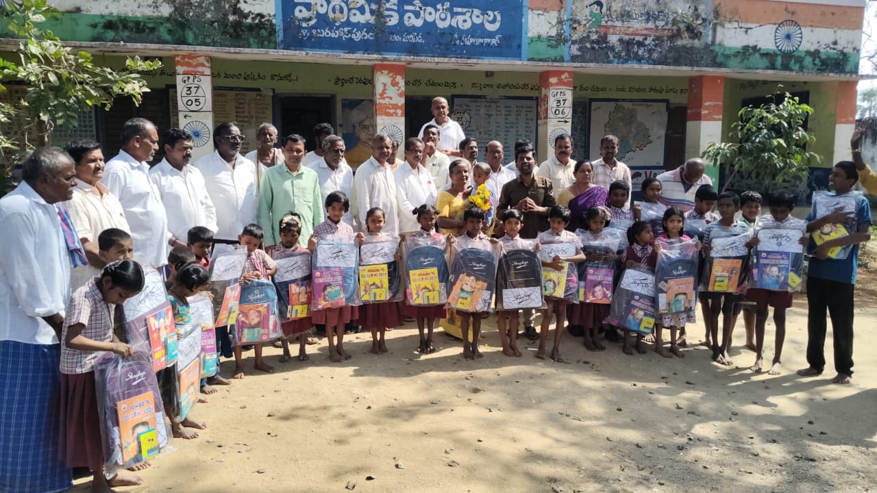 విద్యార్థులు ఉన్నత శిఖరాలు అధిరోహించాలి