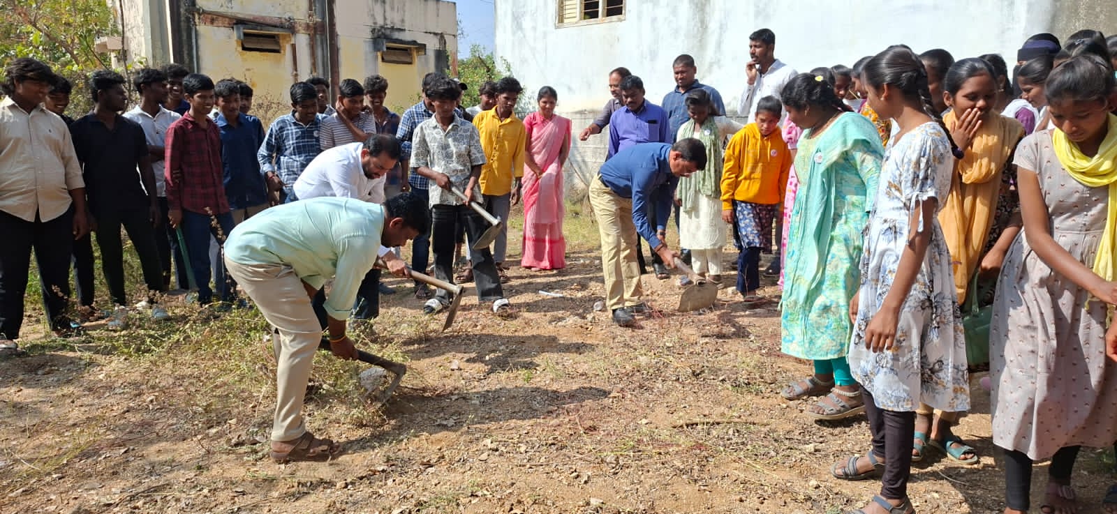 ఎన్‌ఎస్‌ఎస్ విద్యార్థుల శ్రమదానం