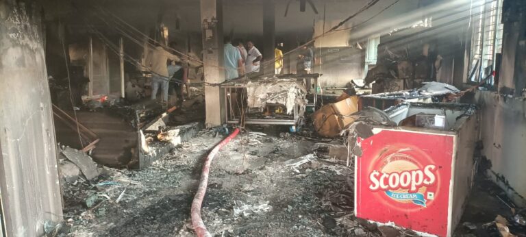 షార్ట్ సర్క్యూట్ తో రెస్టారెంట్ దగ్ధం