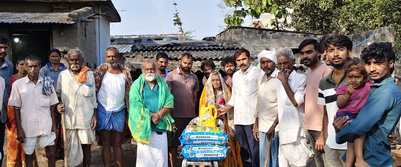 నిరుపేద కుటుంబనికి ఆర్ధిక సహాయం