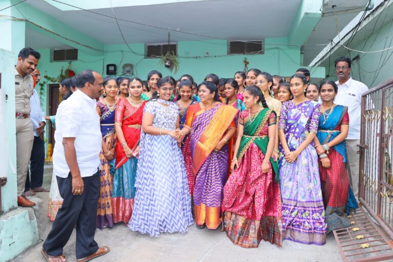 మదర్ థెరీసా విద్యాలయంలో సంక్రాంతి సంబురాలు