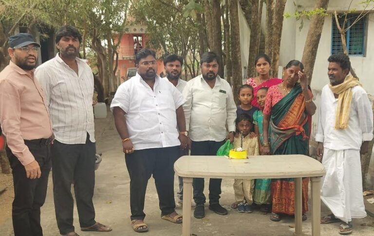 వృద్ధాశ్రమంలో జన్మదిన వేడుకలు