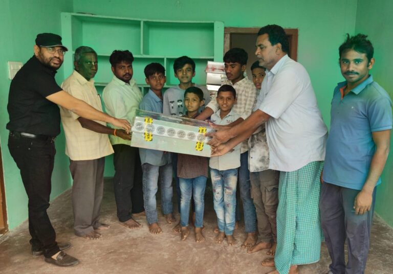 వెలిశాల అనాధ ఆశ్రమానికి ట్రంక్ పెట్టెల పంపిణీ