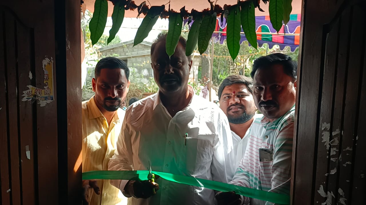 నూతన రేషన్ షాప్ ప్రారంభించిన ఎమ్మెల్యే