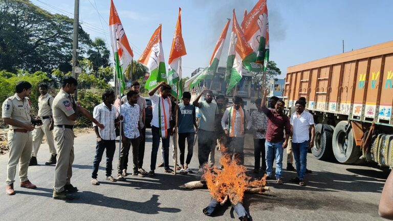 కేటీఆర్ వ్యాఖ్యలకు నిరసనగా యూత్ కాంగ్రెస్ ఆందోళన