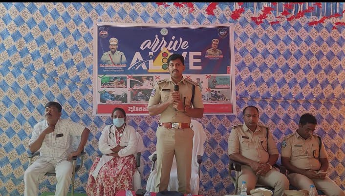 అరైవ్ అలైవ్’ కార్యక్రమంలో రోడ్డు భద్రత అవగాహన