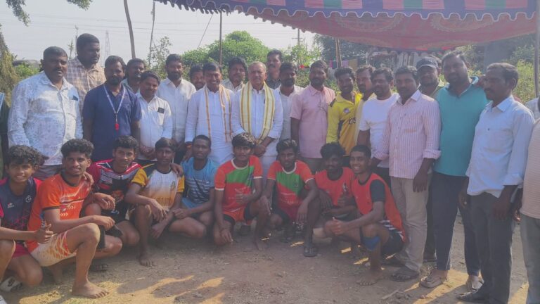 కబడ్డీ పోటీల్లో పాల్గొన్న మాజీ ఎమ్మెల్యే గండ్ర