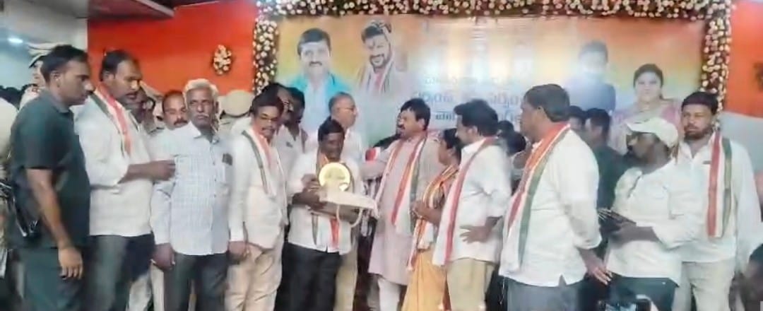 గ్రామాభివృద్ధికి నిస్వార్ధంగా సేవ చేస్తాం:మందపాటి