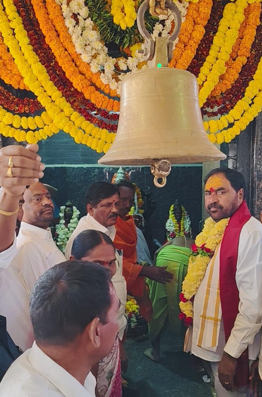 దూడల మల్లికార్జున స్వామిని దర్శించుకున్న మాజీ మంత్రి