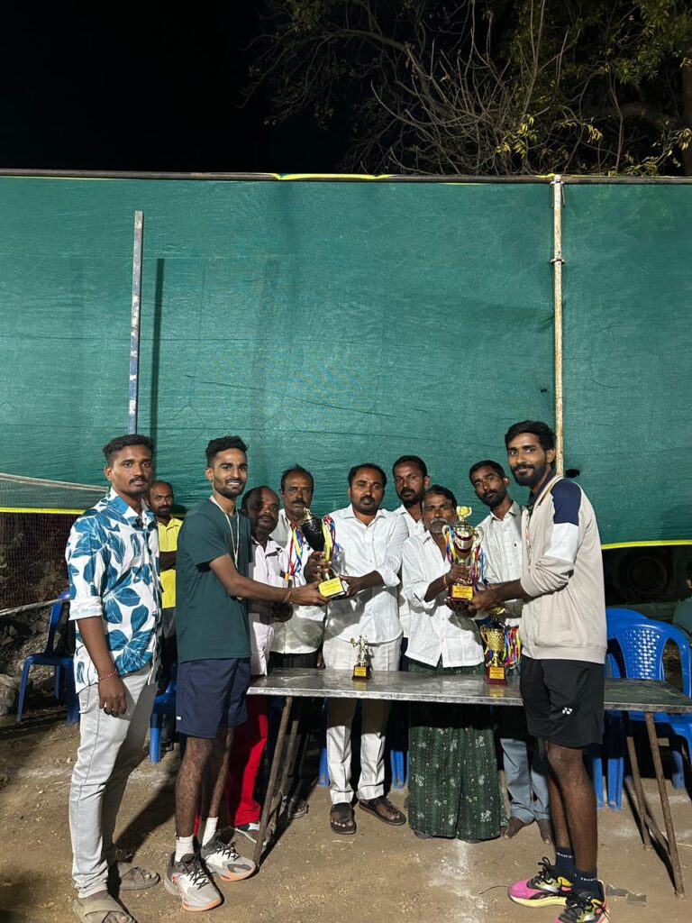 సంక్రాంతి షటిల్ టోర్నమెంట్ ఘనంగా ముగింపు