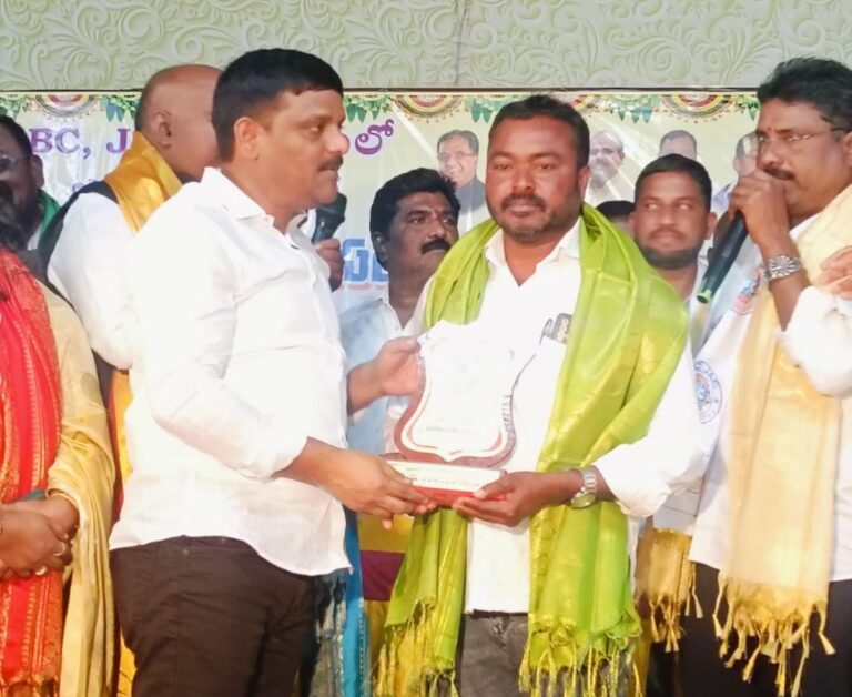 ఉత్తమ అవార్డు అందుకున్న బూరుగు రవి గౌడ్