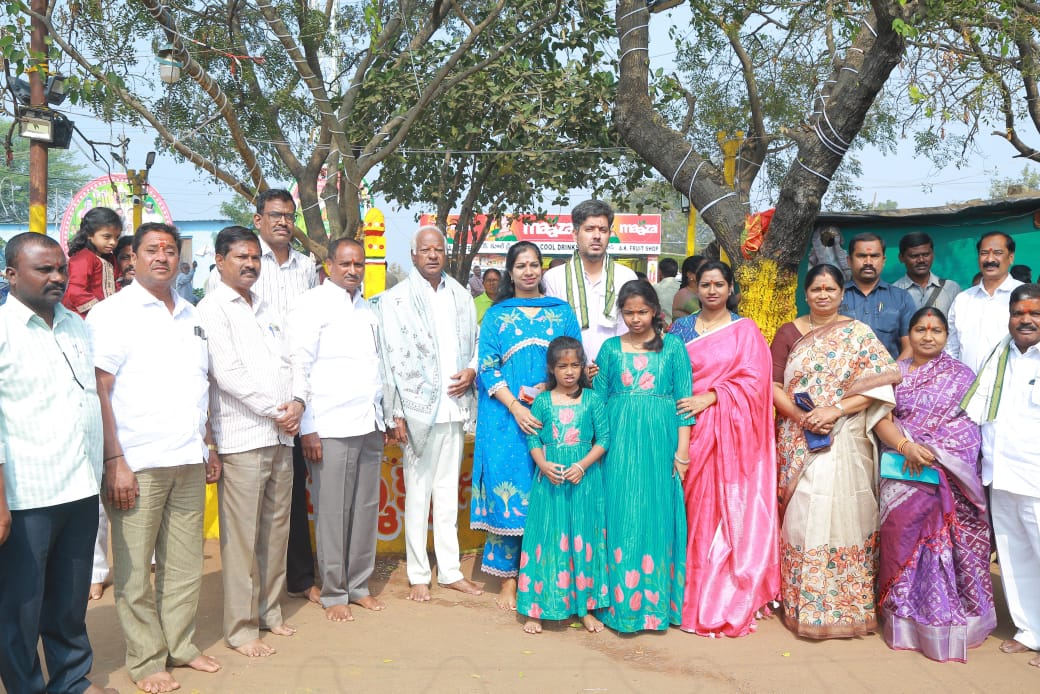 గట్టమ్మ తల్లిని దర్శించుకున్న ఎంపీ,ఎమ్మెల్యే