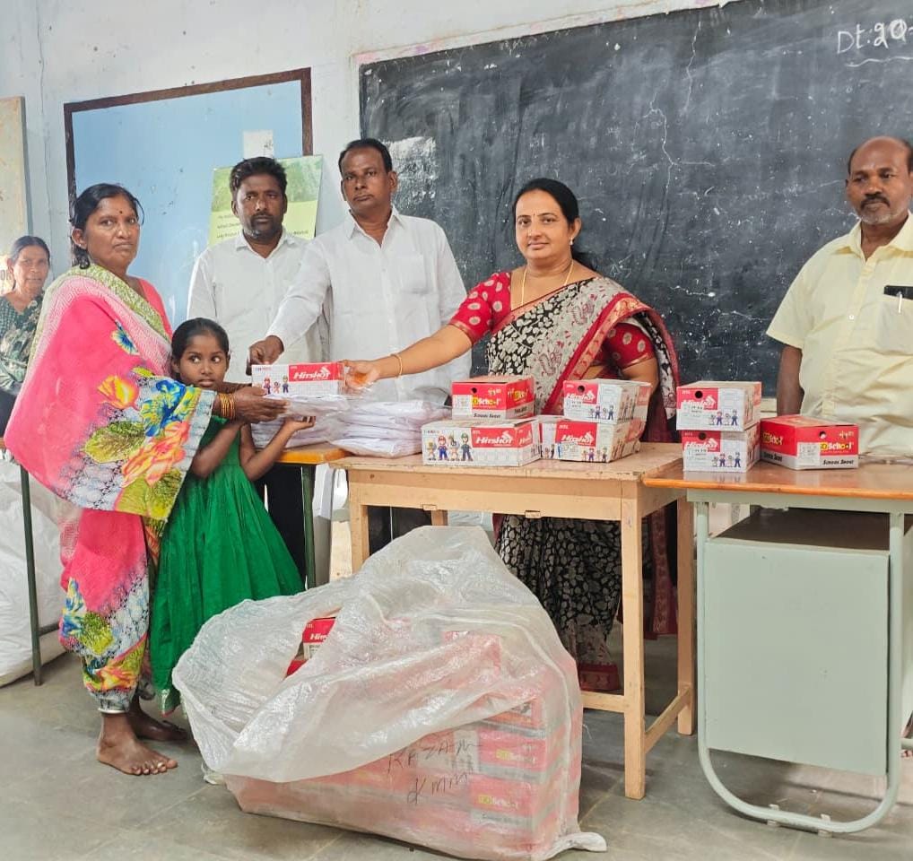 ప్రభుత్వ బడులను బలోపేతం చేయాలి