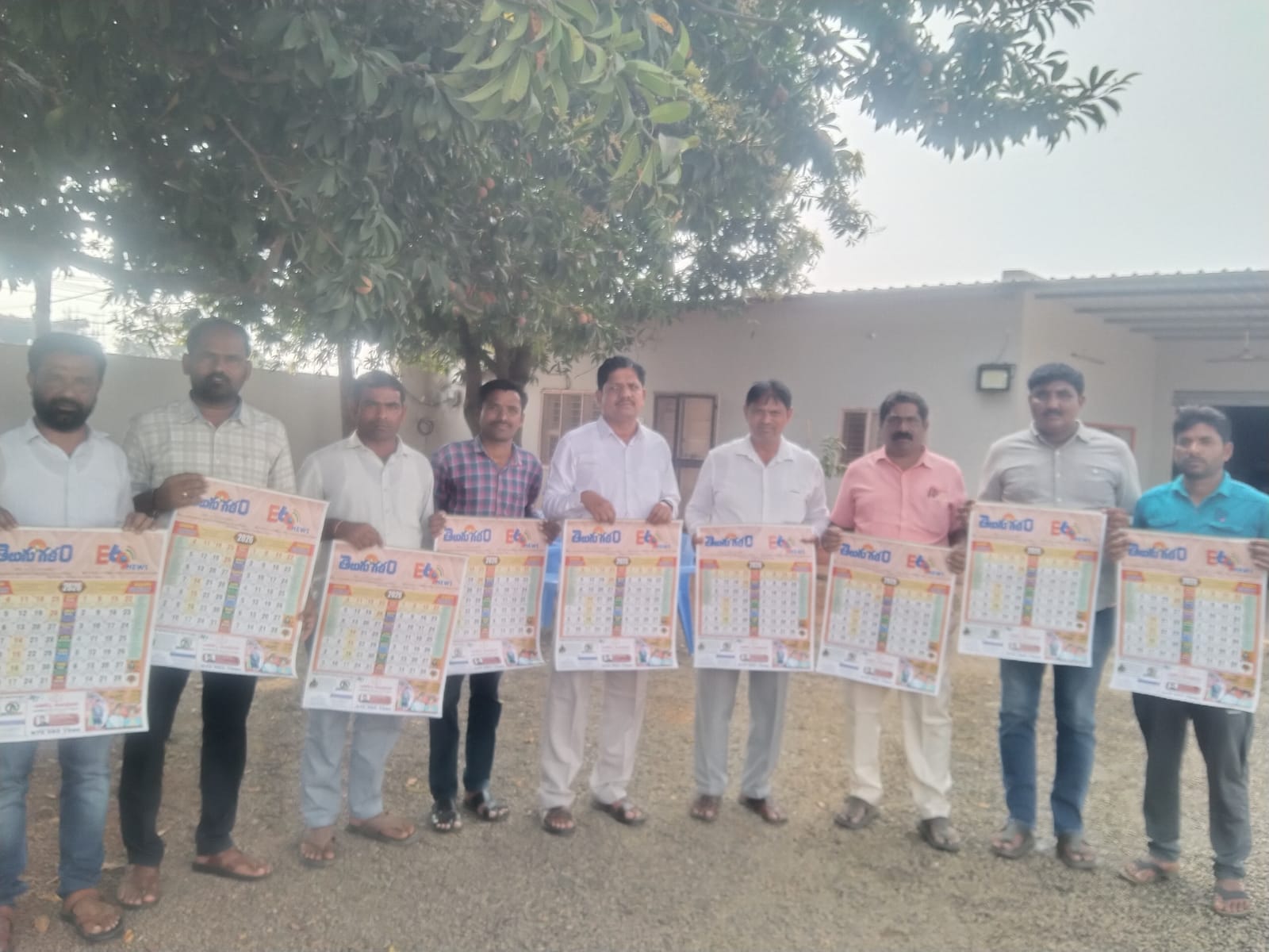 తెలుగు గళం దినపత్రిక' క్యాలెండర్ ఆవిష్కరించిన గ్రంధాలయ సంస్థ మాజీ చైర్మన్