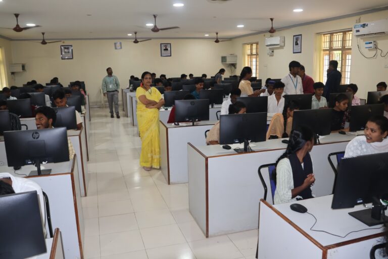 ఈపీసెట్-2026 పరీక్షకు విశేష స్పందన