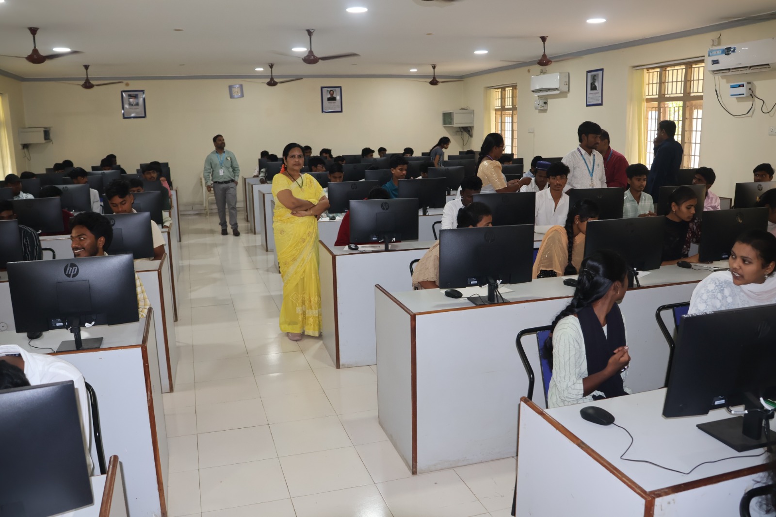 ఈపీసెట్-2026 పరీక్షకు విశేష స్పందన