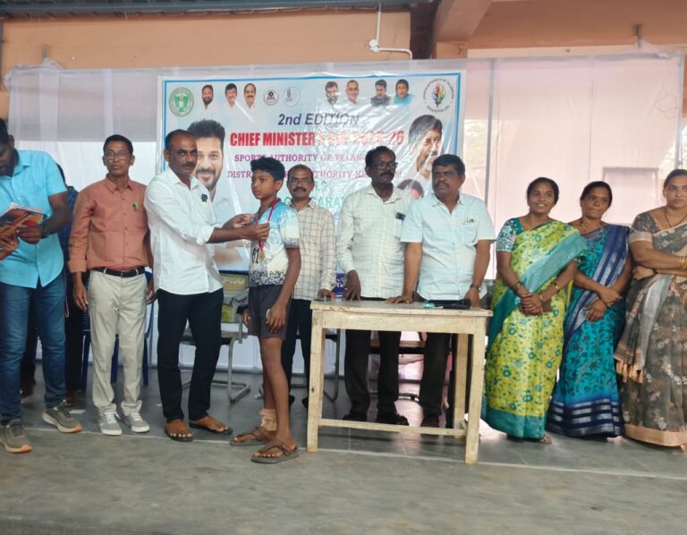 సీఎం కప్ క్రీడల విజేతలకు బహుమతులు
