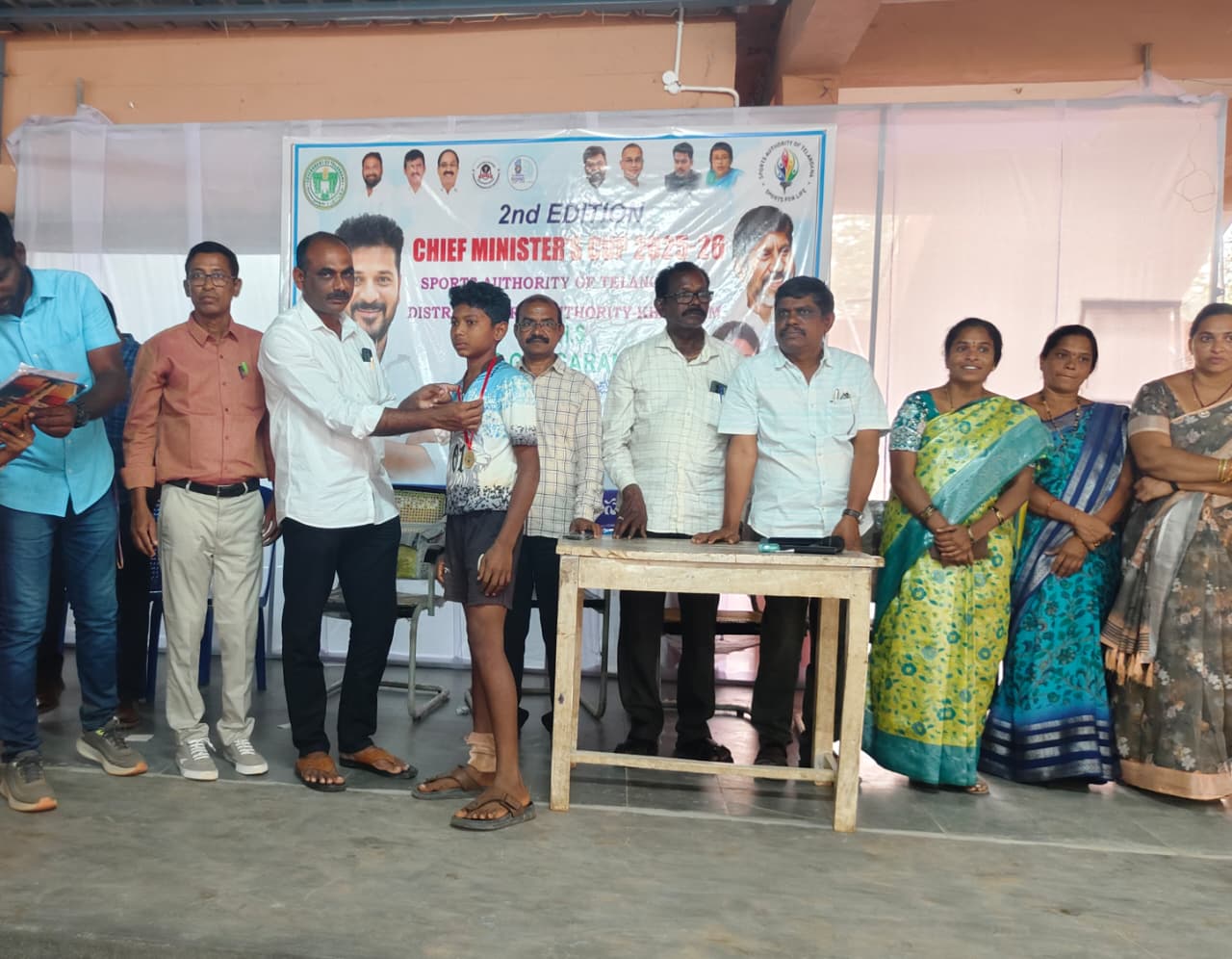 సీఎం కప్ క్రీడల విజేతలకు బహుమతులు