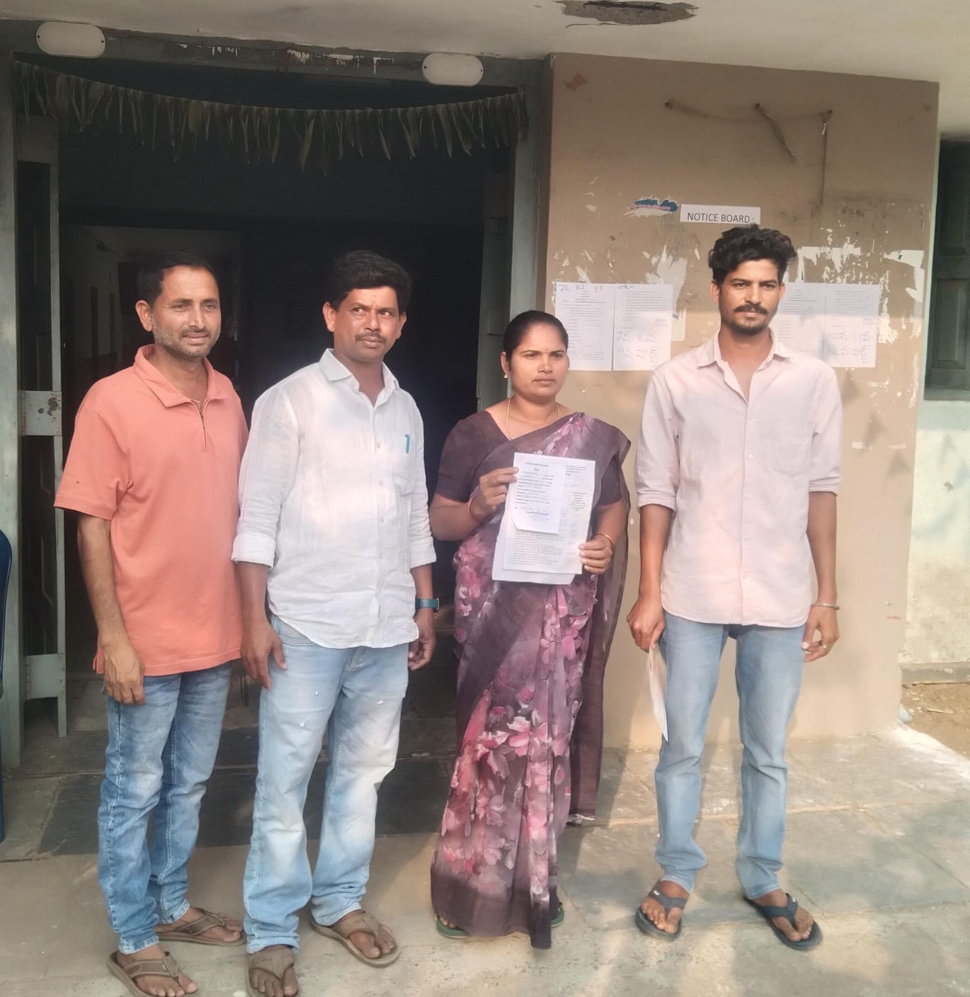 మున్సిపాలిటీ లో బోణి కొట్టిన నామినేషన్