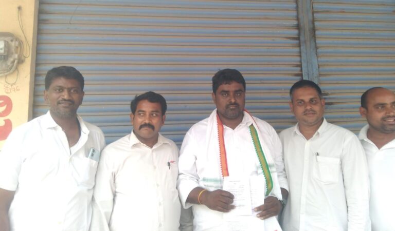 12వ వార్డుకు నామినేషన్ దాఖలు చేసిన గంట్ల గౌతంరెడ్డి