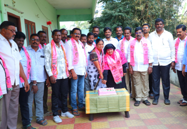 ఘనంగా కేసీఆర్ జన్మదిన వేడుకలు