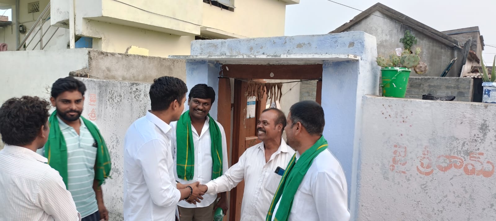 గంట్ల గౌతమ్ రెడ్డి ఇంటింటి ప్రచారం