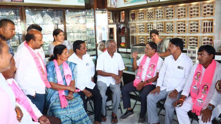 ఇంటింటి ప్రచారంలో రెడ్యా నాయక్