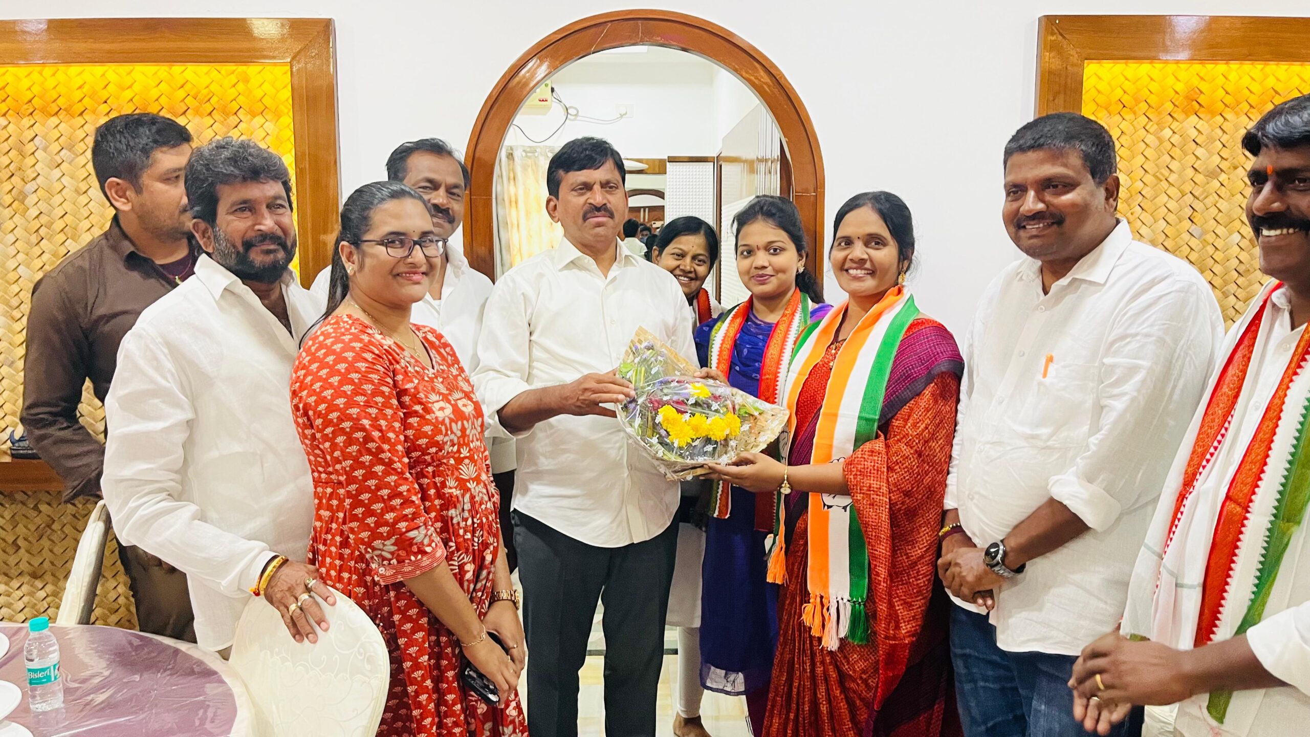 మంత్రి పొంగులేటితో సరిత రంగారావు భేటి..