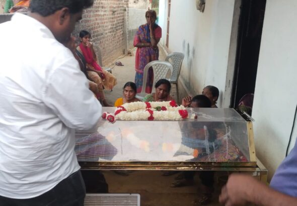 మచ్చర్ల రాములు భౌతికయానికి నివాళి అర్పించిన గంట్ల గౌతమ్ రెడ్డి