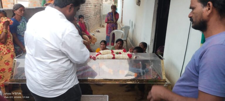 మచ్చర్ల రాములు భౌతికయానికి నివాళి అర్పించిన గంట్ల గౌతమ్ రెడ్డి