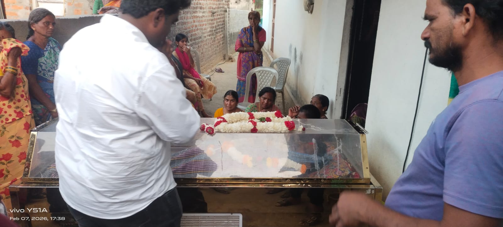 మచ్చర్ల రాములు భౌతికయానికి నివాళి అర్పించిన గంట్ల గౌతమ్ రెడ్డి