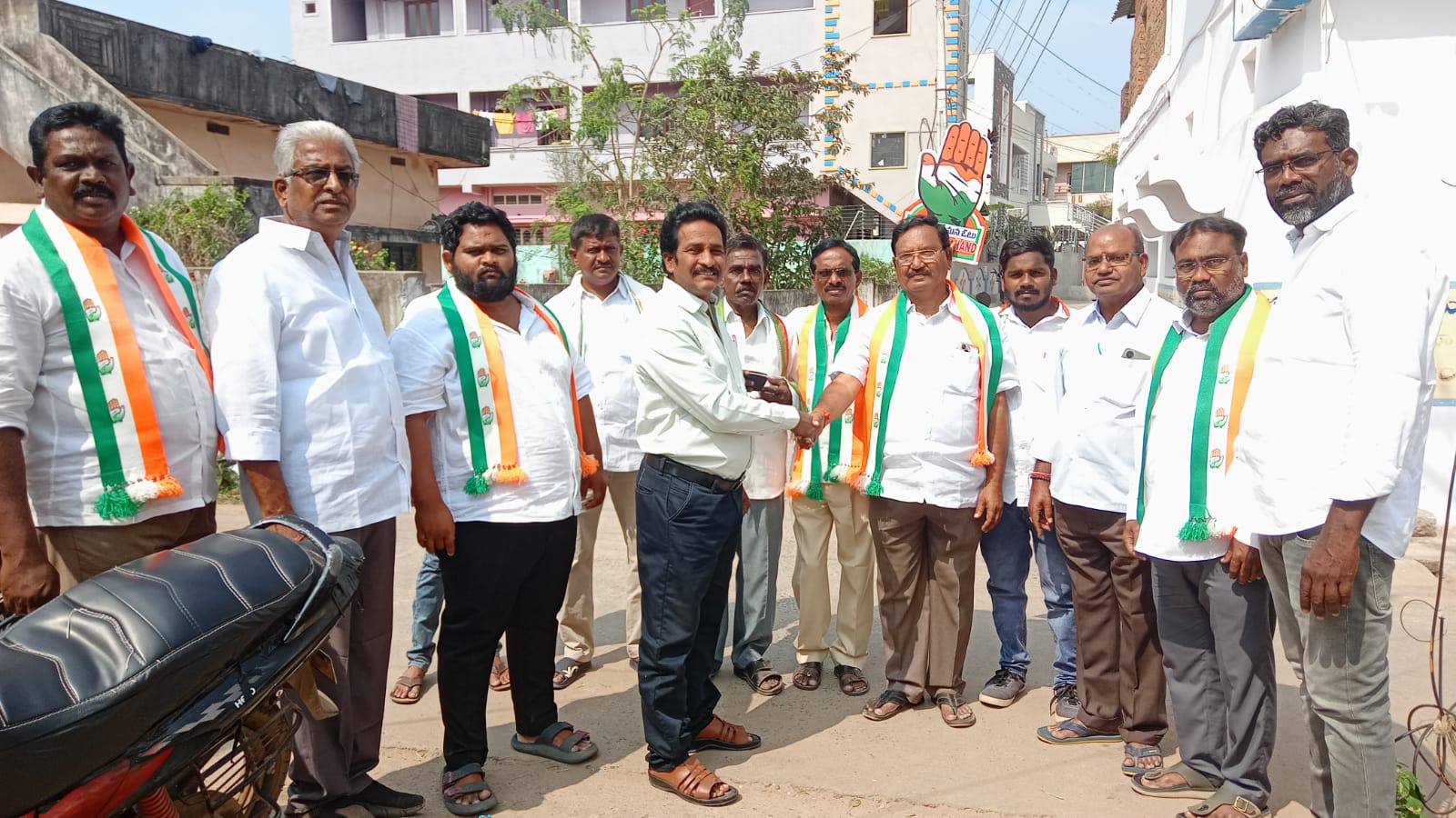 21 వ వార్డ్ లో మందపాటి ప్రభాకర్ రెడ్డి విస్తృతప్రచారం