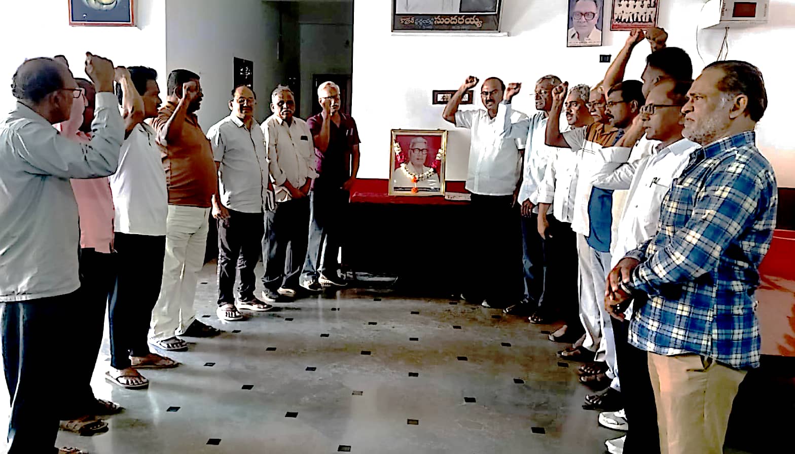 అందరికి ఆదర్శప్రాయుడు మంచికంటి : నున్నా నాగేశ్వరావు