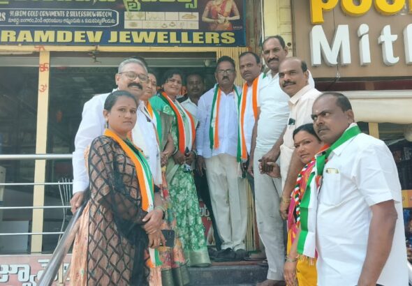 15వ వార్డులో కాంగ్రెస్ ఇంటింటా జోరుగా ప్రచారం