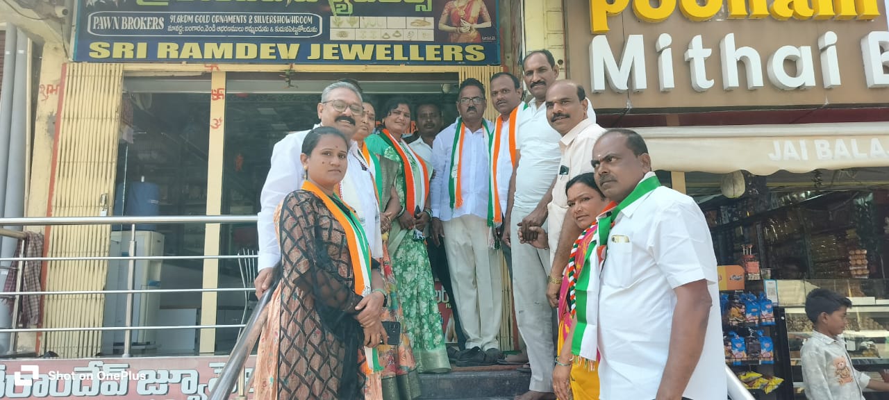 15వ వార్డులో కాంగ్రెస్ ఇంటింటా జోరుగా ప్రచారం