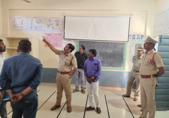 ఎన్నికల స్ట్రాంగ్ రూమ్, కౌంటింగ్ సెంటర్‌ను పరిశీలించిన డీసీపీ