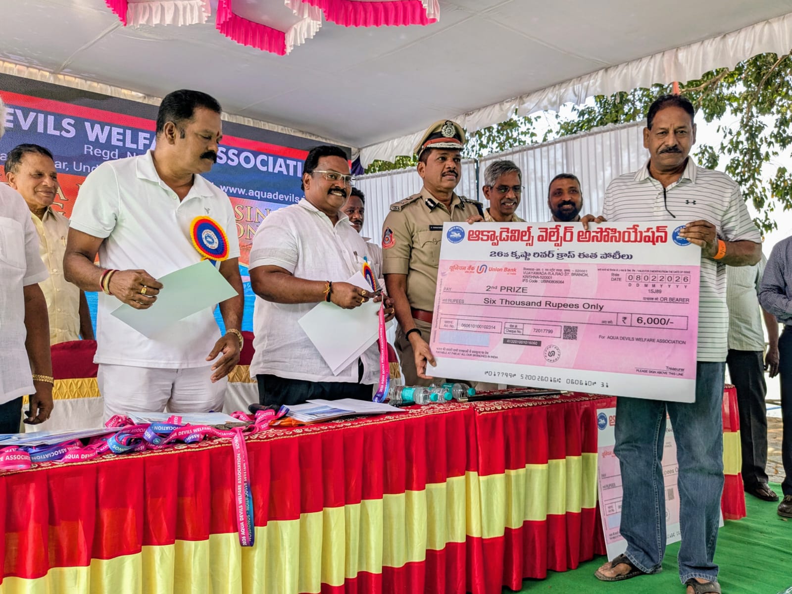 ఈత పోటీలలో ఖమ్మం వాసికి ద్వితీయ బహుమతి