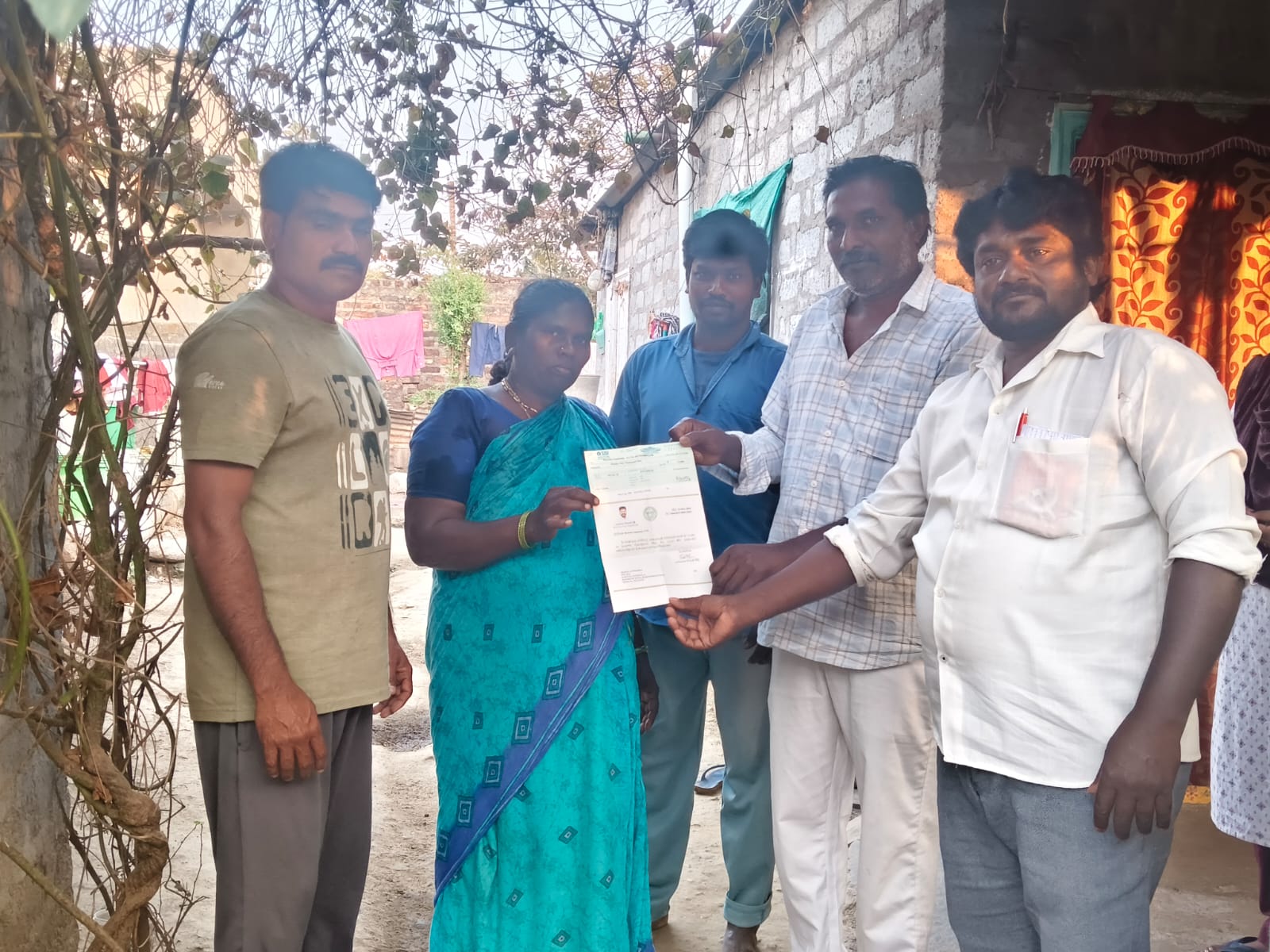 సిపిఎం ఆధ్వర్యంలో సీఎం రిలీఫ్ ఫండ్ చెక్ అందజేత