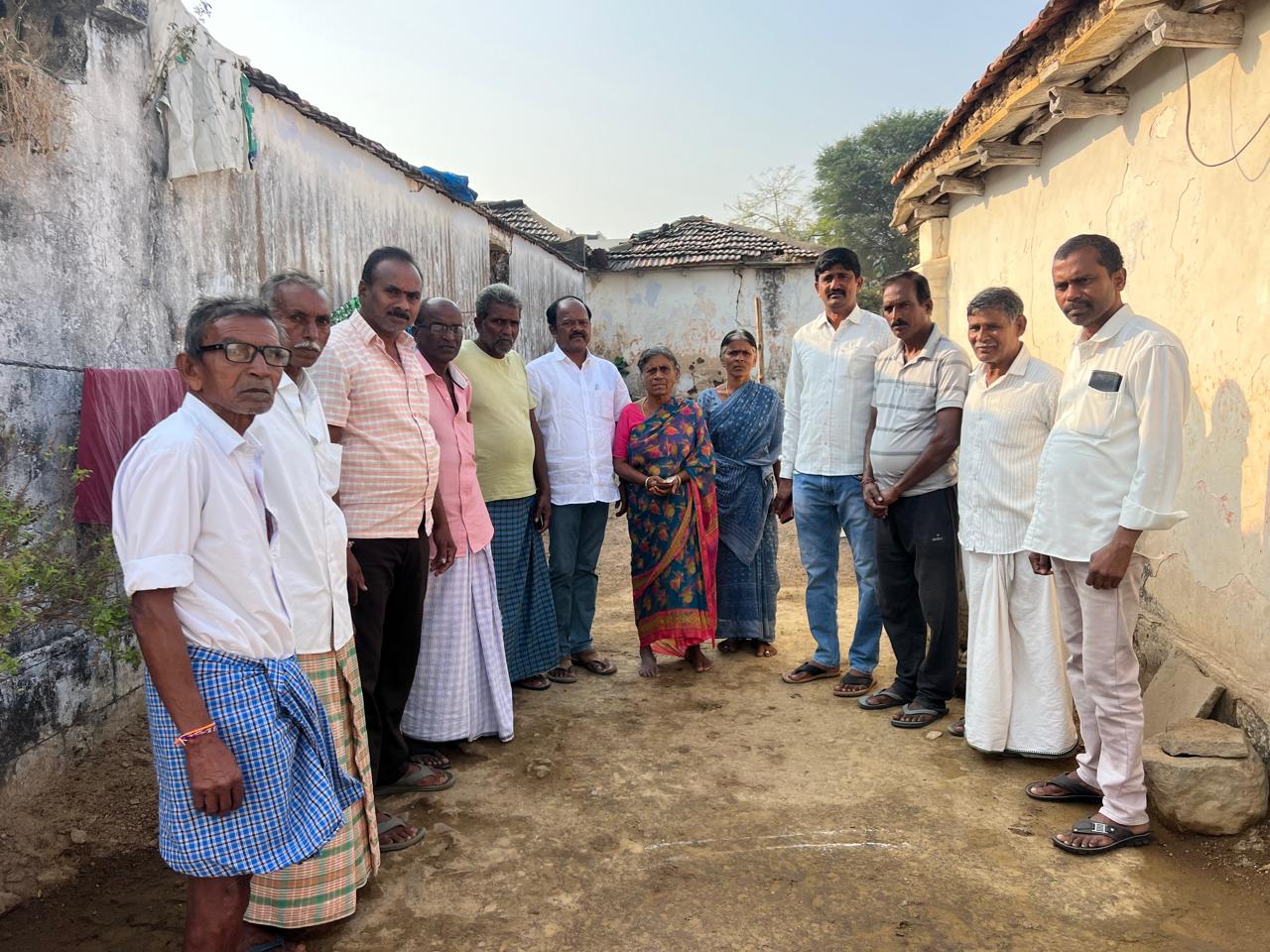 మృతుని కుటుంబానికి ఆర్థిక చేయూత