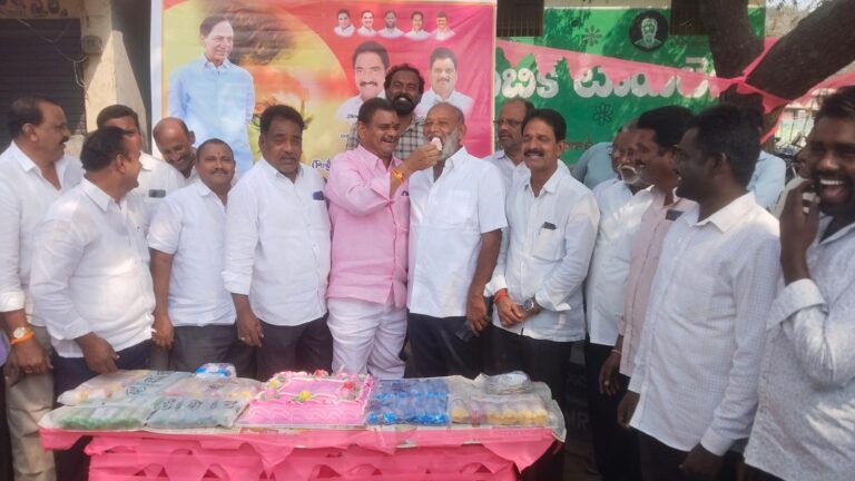 ఘనంగా కేసీఆర్ జన్మదిన వేడుకలు