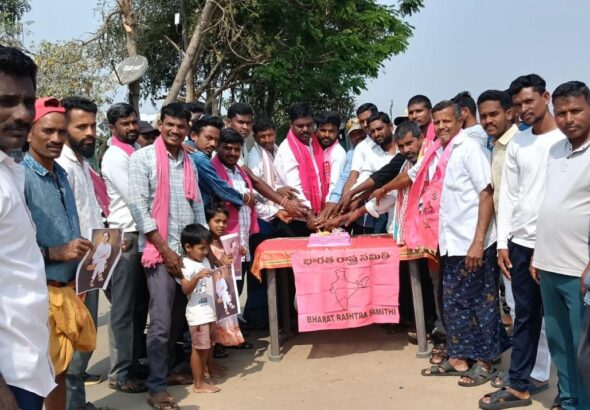 ఘనంగా మాజీ ముఖ్యమంత్రి కేసీఆర్ జన్మదిన వేడుకలు