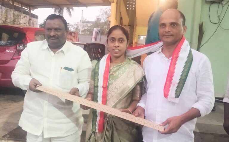 నూతన మున్సిపల్ చైర్మన్ దంపతులకు శుభాకాంక్షలు