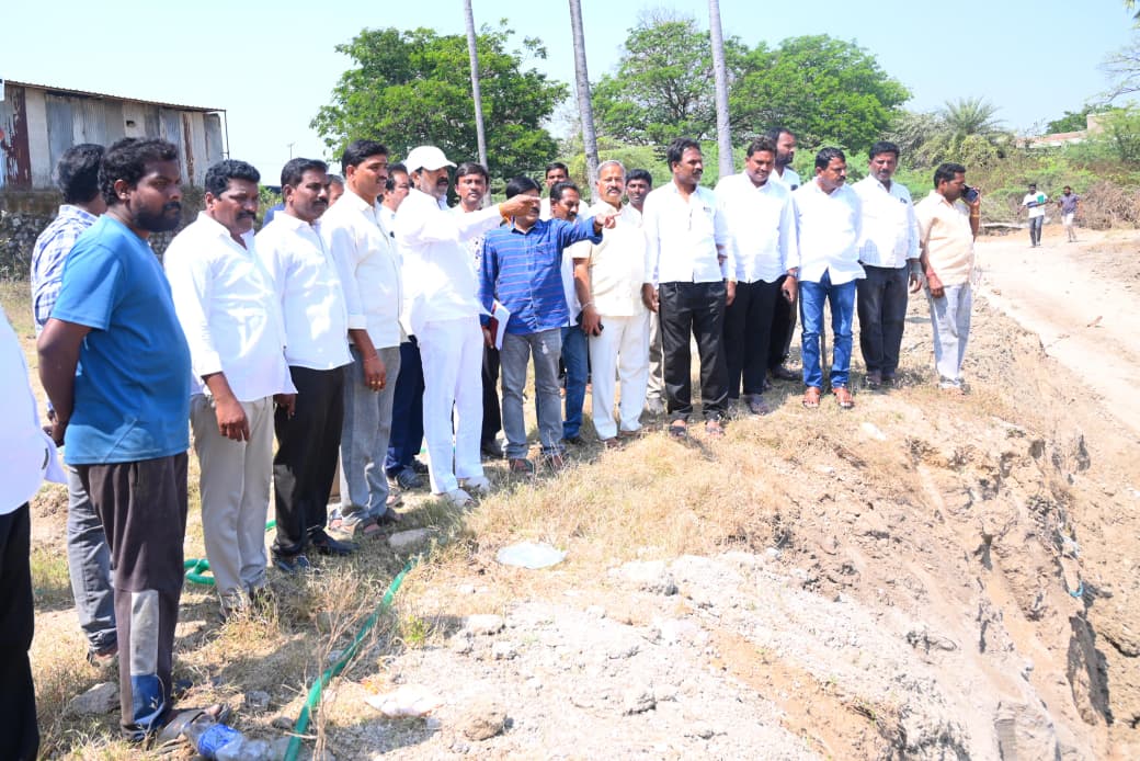 చెక్ డ్యాం పనులను పరిశీలించిన ఎమ్మెల్యే కేఆర్