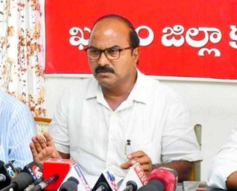 వెలుగుమట్ల భూదాన్ భూముల్లో ఇండ్ల కూల్చివేత