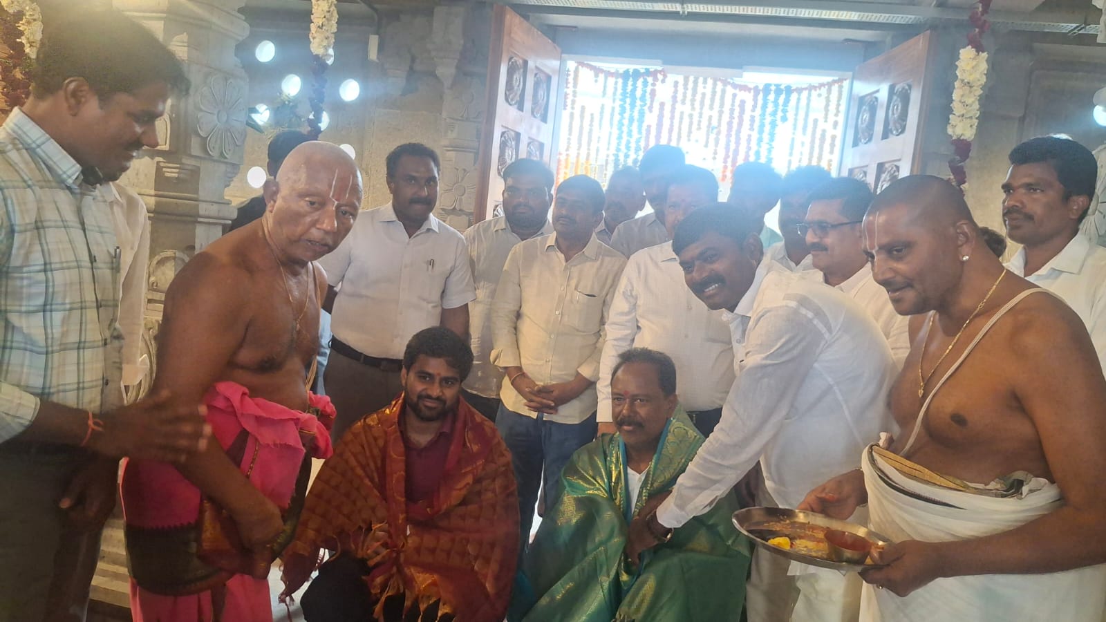 తెలంగాణ ఎన్పిడిసిఎల్ సీఎండీ శ్రీ లక్ష్మీ నరసింహ స్వామి ఆలయ దర్శనం