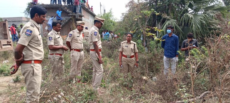 సిద్ధాపూర్‌లో వృద్ధుడి హత్య… మహిళపై కేసు నమోదు