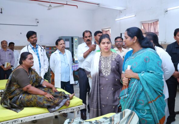 ఈఎస్ఐ ఆసుపత్రిని ఆకస్మికంగా తనిఖీ