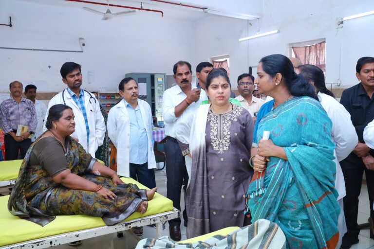 ఈఎస్ఐ ఆసుపత్రిని ఆకస్మికంగా తనిఖీ